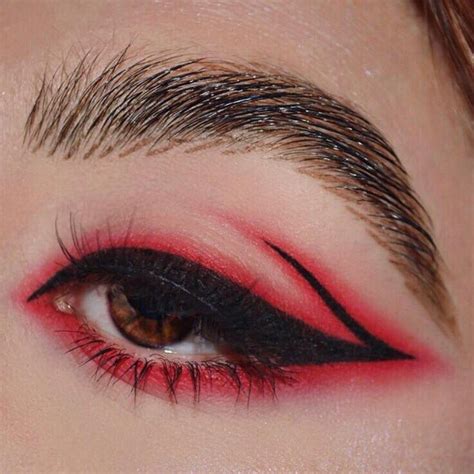 red eyeliner aesthetic.